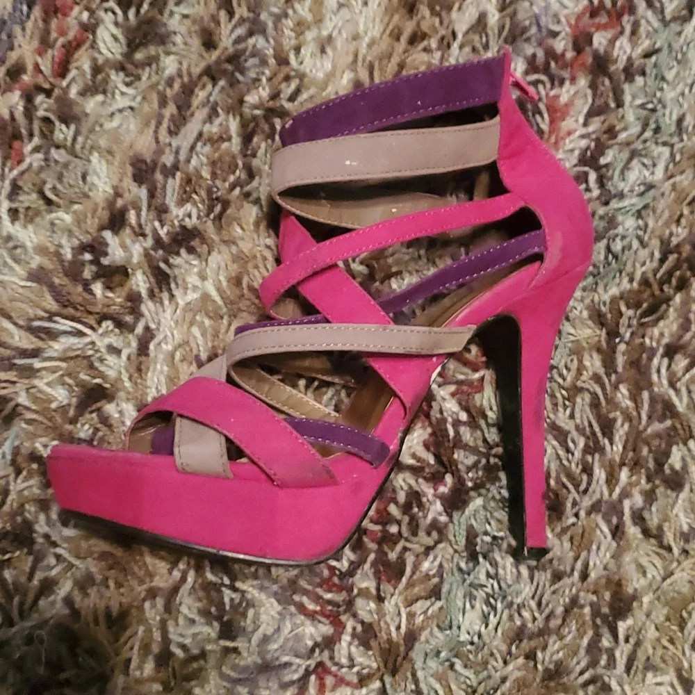 Shoes - Picture 4 of 4